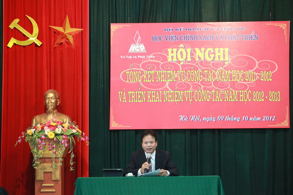 PGS, TS. Đào Văn Hùng – Giám đốc Học viện phát biểu và điều hành thảo luận