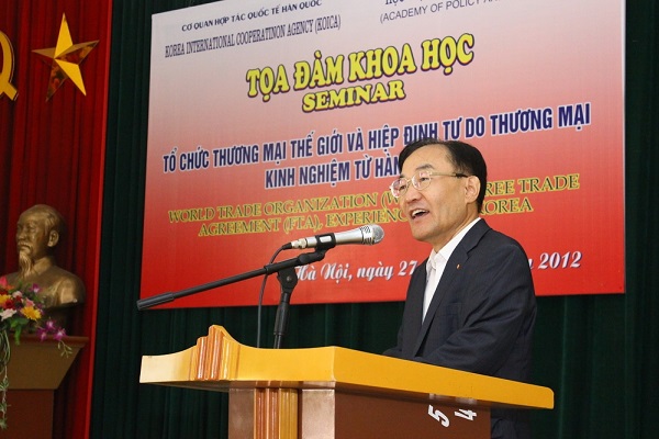 Chuyên gia Parl Jea Hoo trình bày tại Tọa đàm